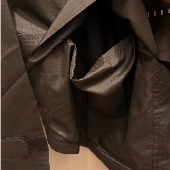 Nike Performance Essential Running jacket - Black- SIZE Medium - Picture 5 of 11